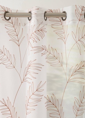 Voálová záclona s výšivkou listů a zakončením očky