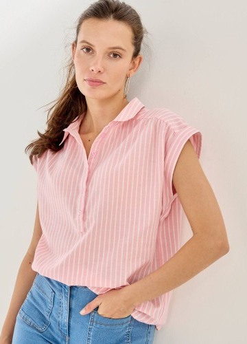 Prúžkovaná blúzka s výstrihom na gombíky