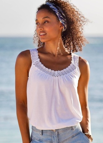Top s macramé výstřihem a ramínky