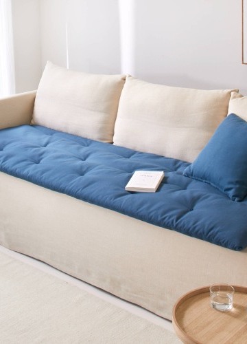 Dlouhý jednobarevný polštář na pohovku