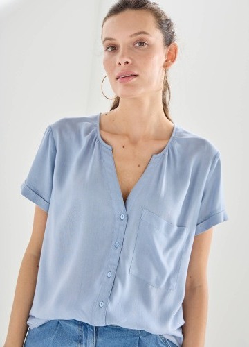 Jednobarevná halenka s krátkými rukávy na knoflíčky