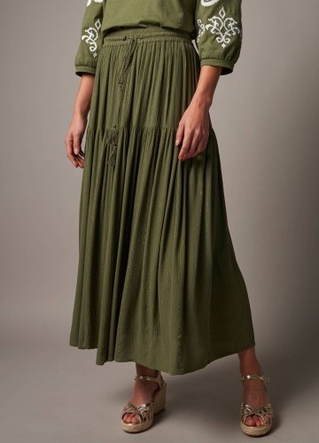 Dlhá sukňa s pružným pásom a metalickým vláknom