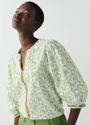 Halenka s výšivkou,
3/4 rukávy a potiskem