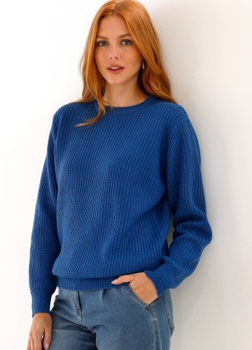 Pulóver s okrúhlym výstrihom a hladkým vzorom