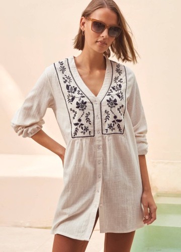 Tunika s výšivkou a gombíkmi