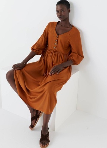 Jednofarebné rozšírené midi šaty na gombíky