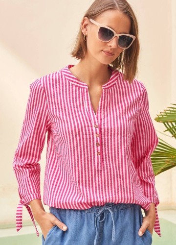 Pruhovaná blúzka z materiálu seersucker