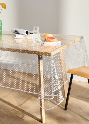 Průhledný voskovaný ubrus