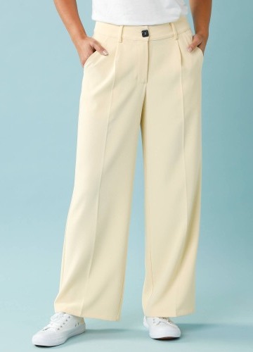 Splývavé široké kalhoty pro malou postavu