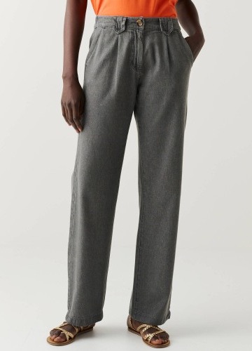 Široké džínsy so skladmi