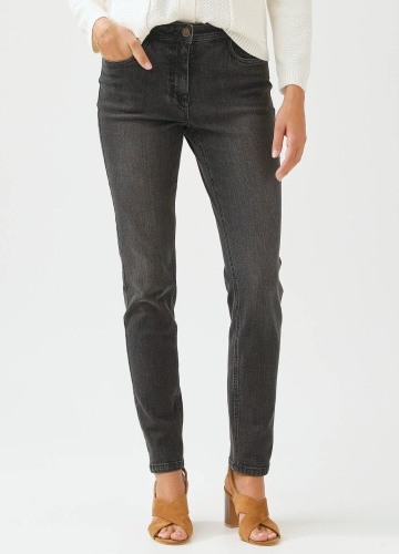 Úzke džínsy s vysokým pásom pre nižšiu postavu
