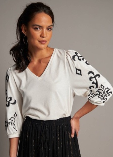 Blúzka s 3/4 vyšívanými rukávmi