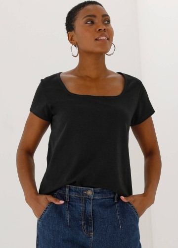 Tričko se čvercovým výstřihem