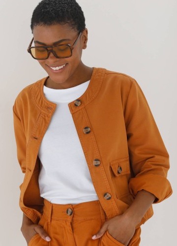 Krátka keprová bunda na gombíky