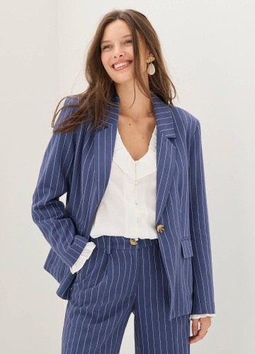 Pruhovaný blejzer s prímesou ľanu