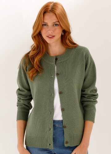 Sveter s okrúhlym výstrihom