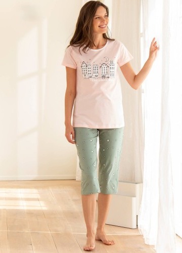 Pyžamo se 3/4 kalhotami, potisk město a hvězdy