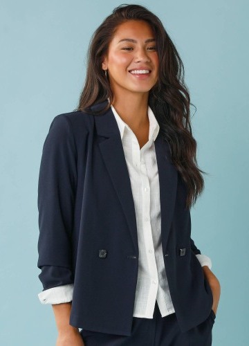 Splývavý blejzr pro menší postavu