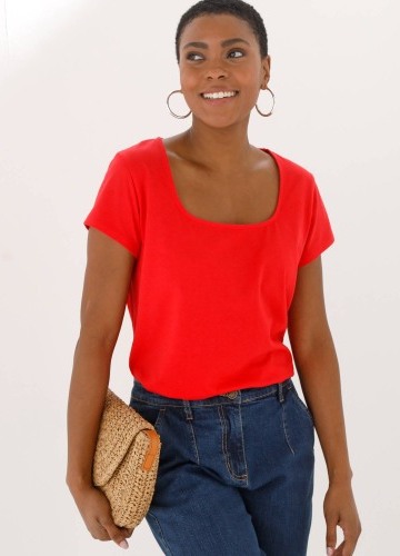 Tričko se čvercovým výstřihem