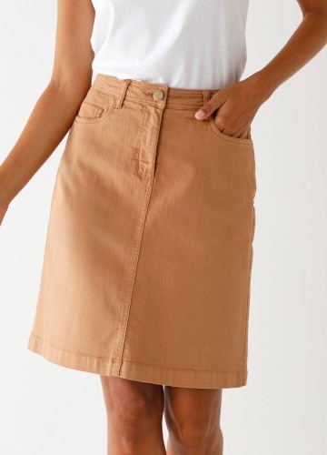 Zoštíhľujúca krátka sukňa s vnútorným spevnením
