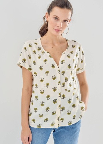 Blúzka s krátkymi rukávmi a potlačou kvetín