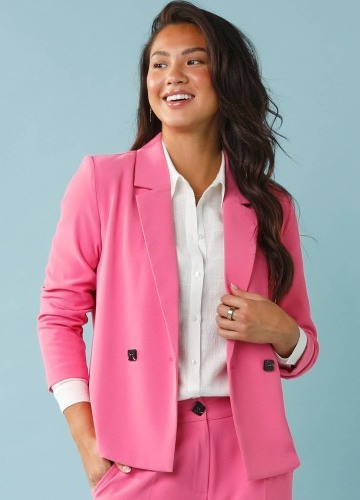 Splývavý blejzr pro menší postavu