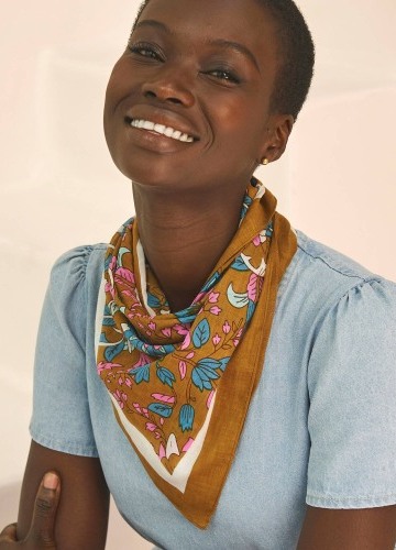 Voálová šatka s potlačou kvetín