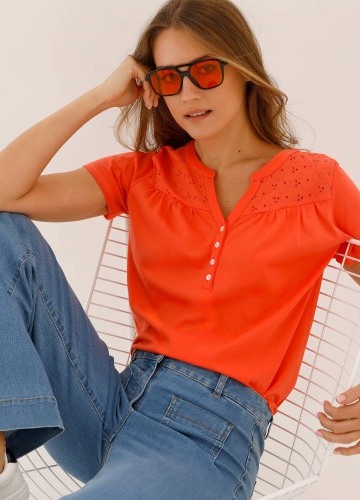 Tričko s výstřihem na knoflíčky, krátkými rukávy a madeirou