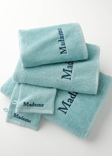 Kolekce koupelnového textilu zn. Colombine®, 420g/m2 s výšivkou MADAME*