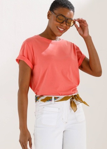 Rovné tričko s krátkými rukávy a kulatým výstřihem