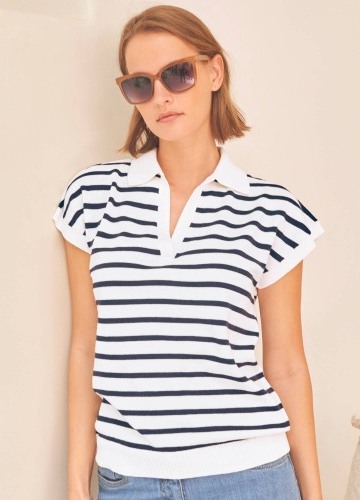 Pruhovaný pulóver s polo golierom a krátkymi rukávmi