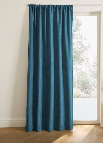 Zatemňovací a izolační závěs zakončený řasící páskou