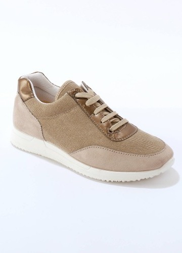 Tenisky z pružného materiálu