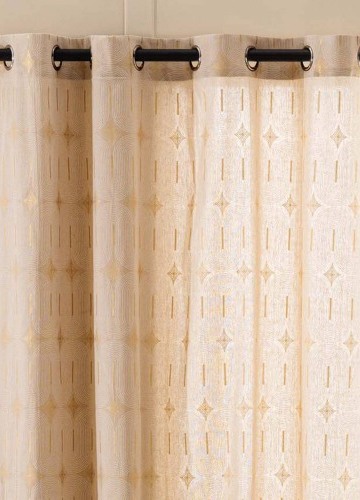 Záves s očkami, potlačou oblúkov a metalickými detailmi