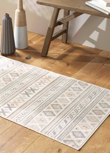 Koberec s berberským vzorom, v hodvábnom vzhľade