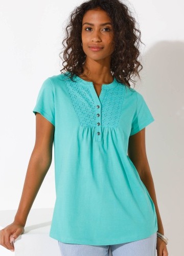 Tričko s krátkými rukávy a výstřihem na knoflíčky lemovaným madeirou