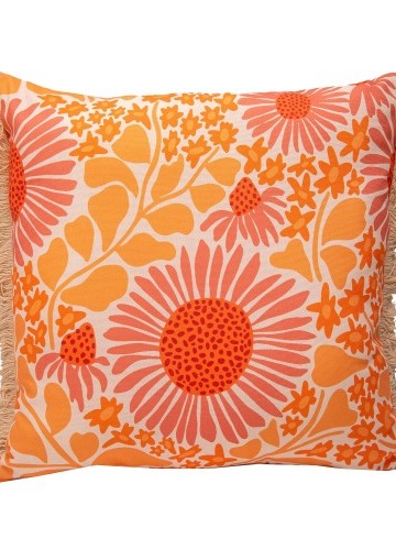Vankúš s farebným vzorom kvetov zakončený strapcami