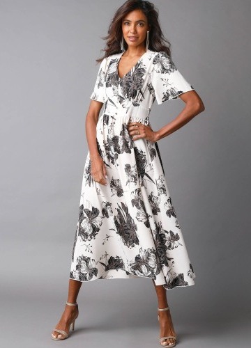 Dlhé šaty so širokými rukávmi a potlačou kvetín