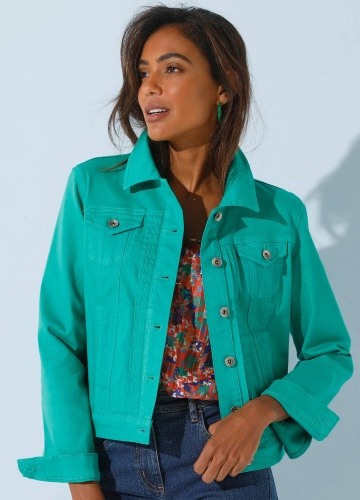 Bunda na gombíky ozdobnými zámikmi