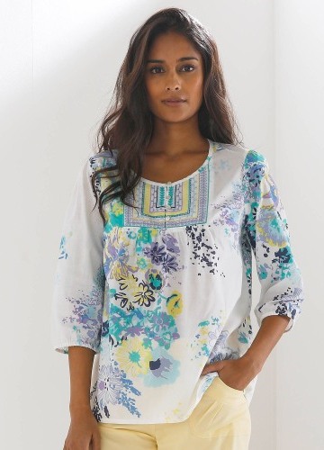 Blúzka s výšivkou a kvetinovou potlačou