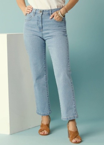 Rovné skrátené džínsy pre nižšiu postavu