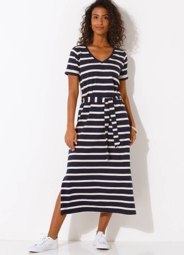 Pruhované midi šaty s páskem a výstřihem do V