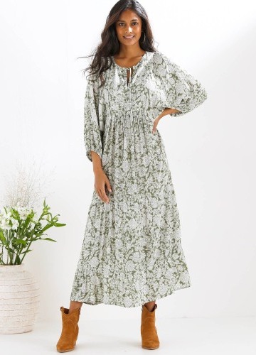 Dlhé krepónové rozšírené šaty s potlačou