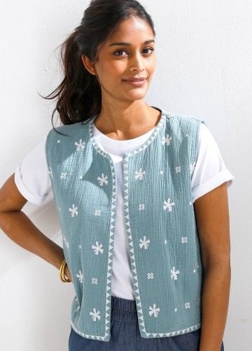 Mušelínová vesta s výšivkou