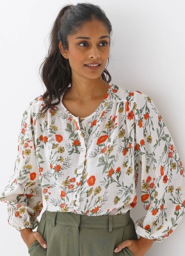Blúzka s potlačou lúčnych kvetov