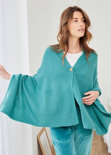 Pletené pončo s hladkým vzorem