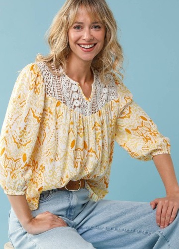 Halenka s potiskem a macramé, pro malou postavu