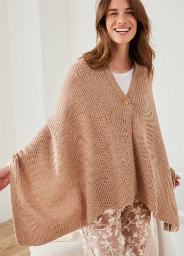 Pletené pončo s hladkým vzorem