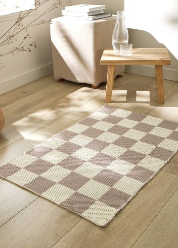 Koberec so vzorom šachovnice