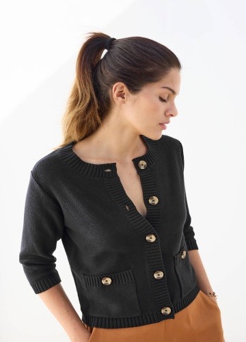 Propínací svetr s kapsami a 3/4 rukávy